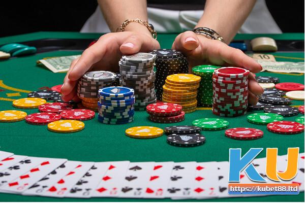 Kinh nghiệm đánh Poker Kubet chuẩn cao thủ 